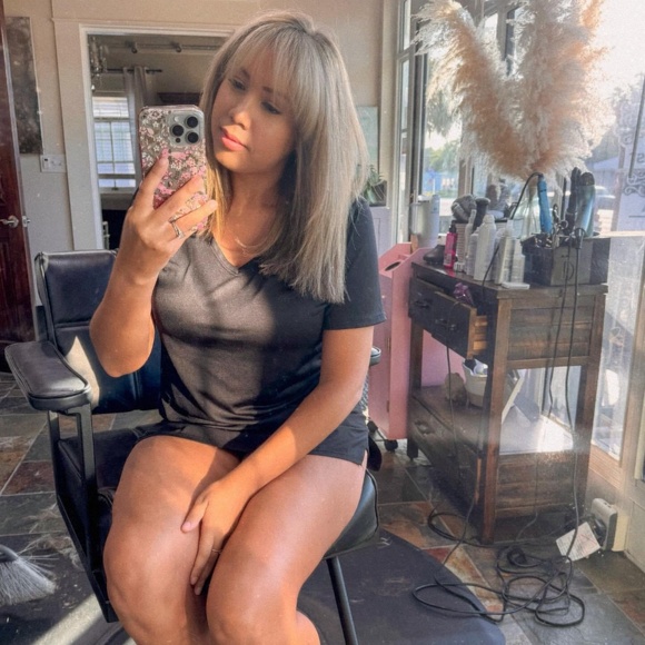 Meet your Posher, Kendra - Picture 1 of 1